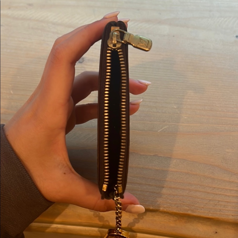 Louis Vuitton Key Pouch - Picture 7 of 8